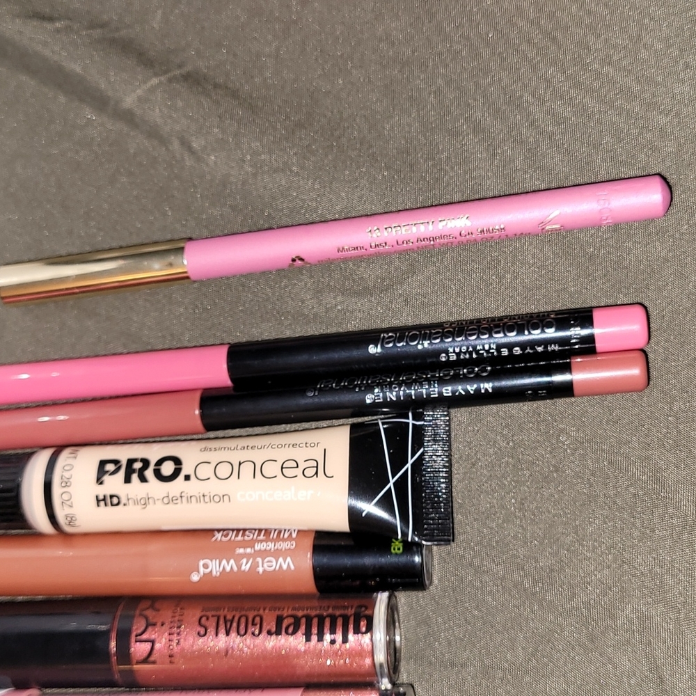 makeup bundle - Picture 3 of 3